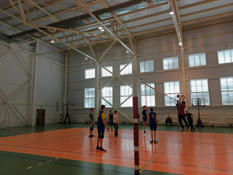Волейбольная команда юношей Никаноровской школы вновь стала  победителем.